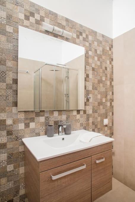 شقة Splendid Full 5Bdr/3Bath/2Kitchens Mansion In Ath أثينا المظهر الخارجي الصورة
